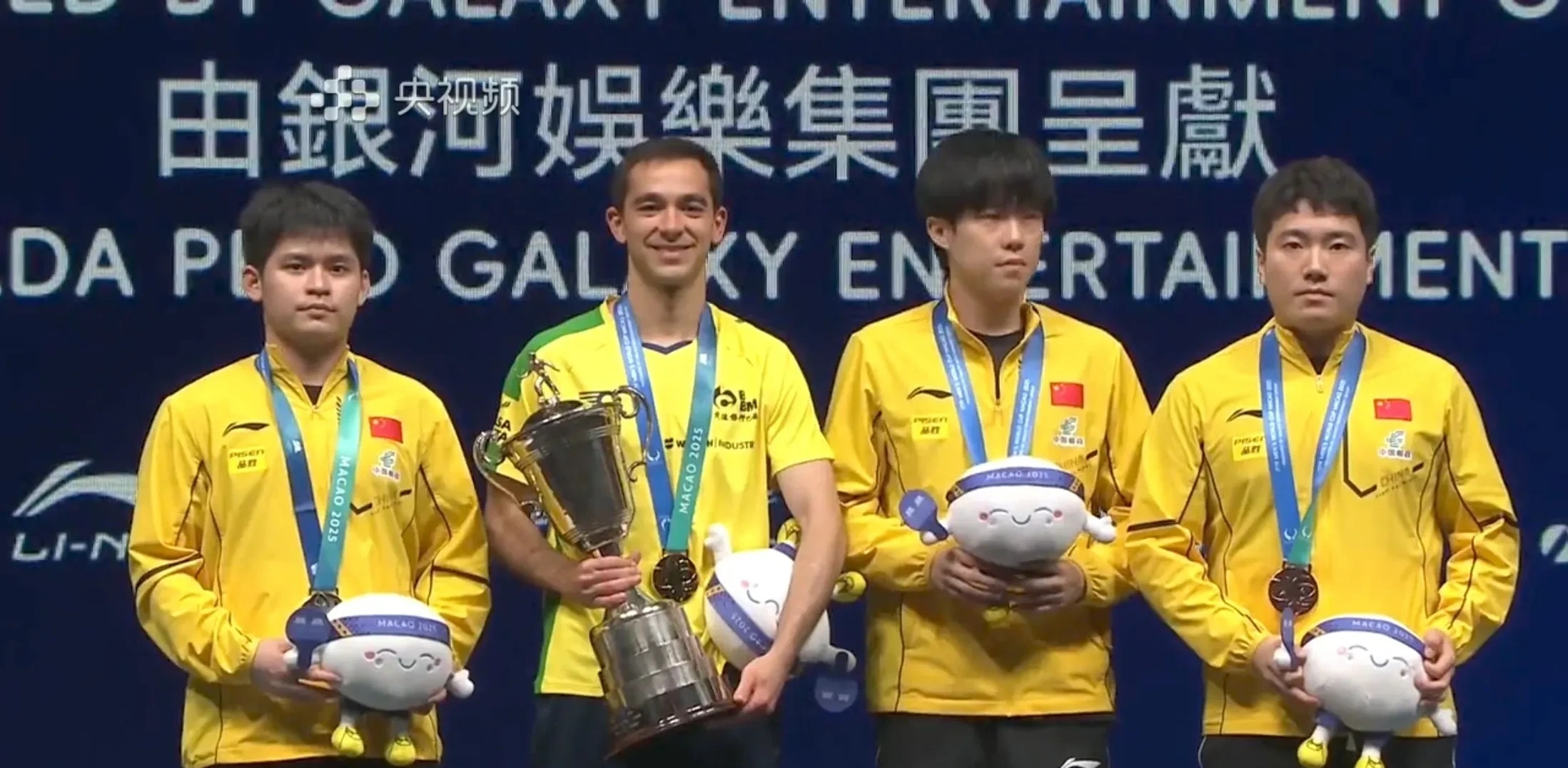 费德勒在IG比赛中锐不可当，夺冠引发热议！观众掌声雷动的简单介绍